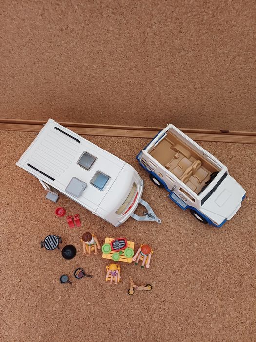 Playmobil caravana, jipe,figuras e acessórios 
Conjunto