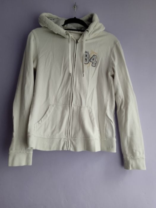 Bluza L koło domu