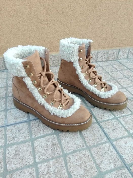 Stradivarius Brown Boots with White Fur and Laces