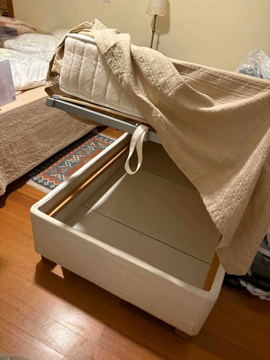 2 cama solteiro (sommier) com arrumação.