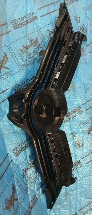 Atrapa Grill kratka zderzaka Toyota Auris II lift 15-