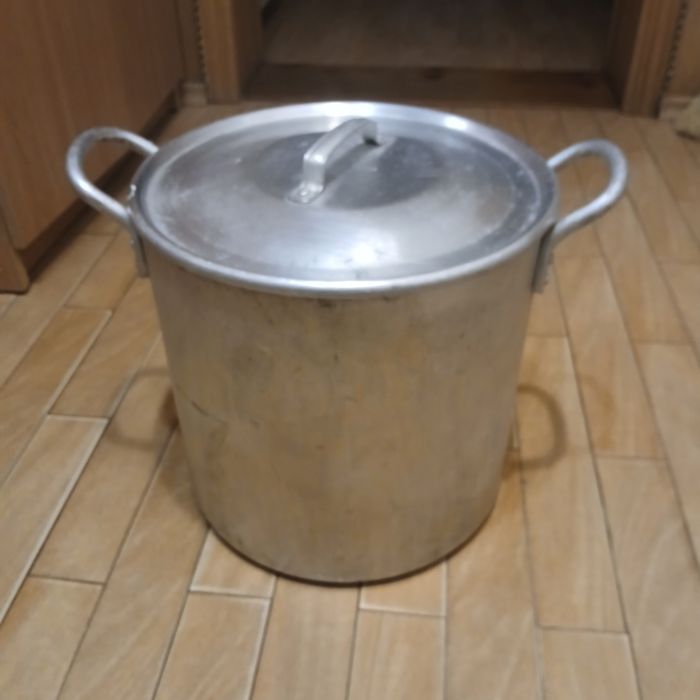 30-ти,40-ка і 50-ти літрові алюмінієві каструлі,казанок і баранчик.