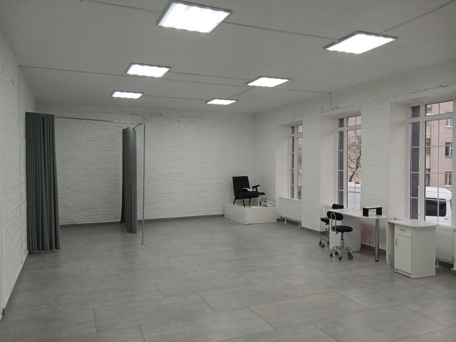 Здам в довгострокову оренду приміщення по пр.Відродження.