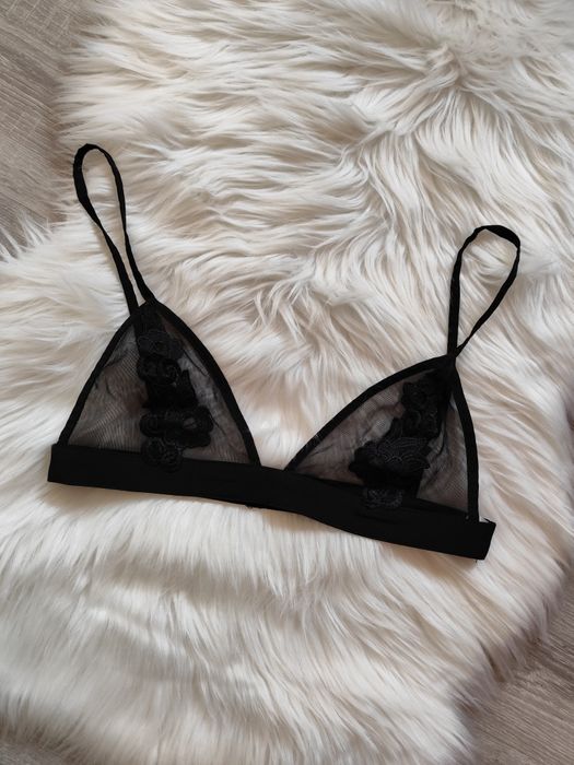 Seksowny biustonosz z trójkątna miseczką stanik z siateczka miękki