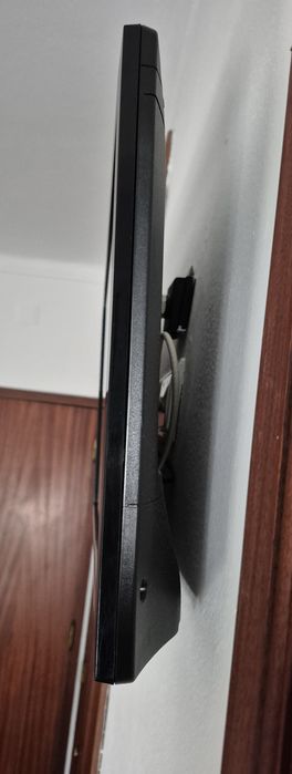 TV Led Kunft 22"(58cm) - com suporte de parede