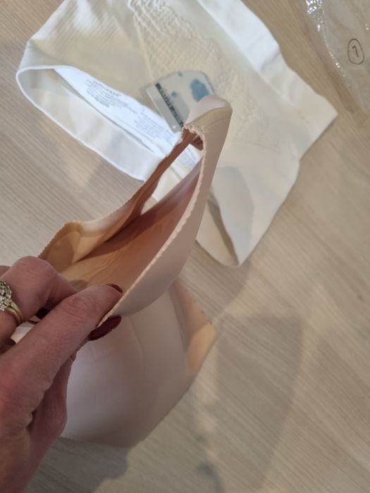 Bielizna modelująca majtki + pas, oraz 2 pary majtek koronkowych