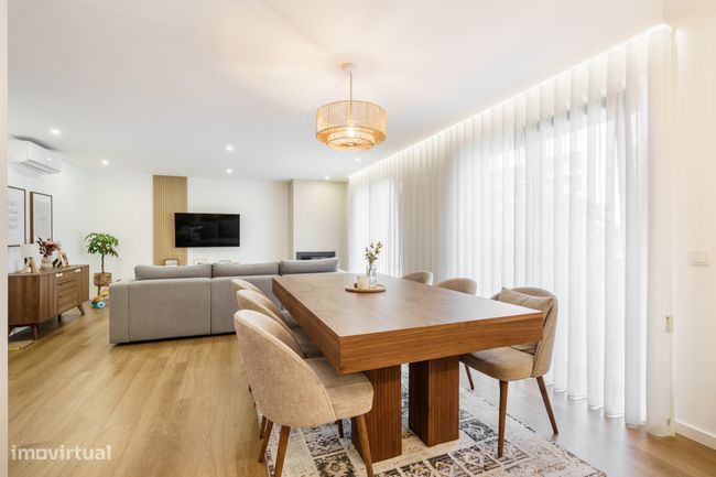 Apartamento T3 Semi-novo com Varandas em Real, Braga