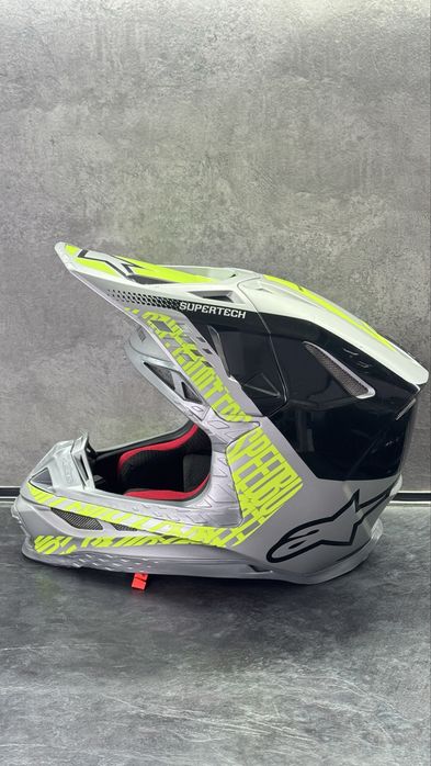 Мотошолом Alpinestars Supertech M8 — Топовий захист та технології