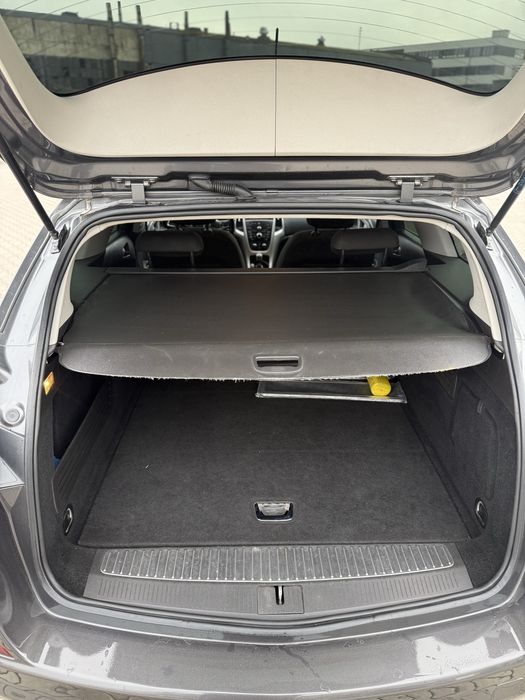 Продам Opel Astra j 2011p