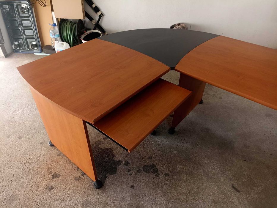 Secretária com Canto e Bloco de Gavetas