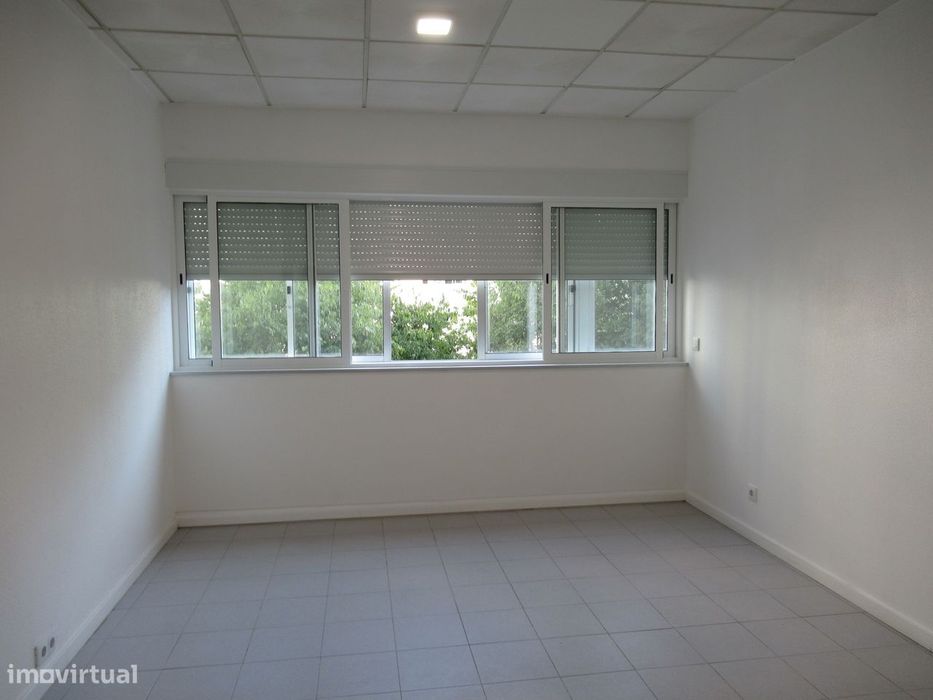 T2 na Avenida 25 de Abril – Cacilhas (105 m2 + Metro à porta)