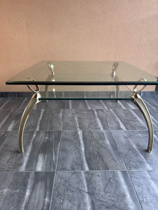 Стікляний журнальний столик