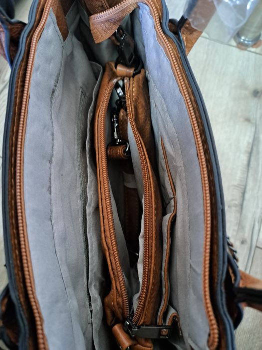 Torebka Guess z kosmetyczką skórzana