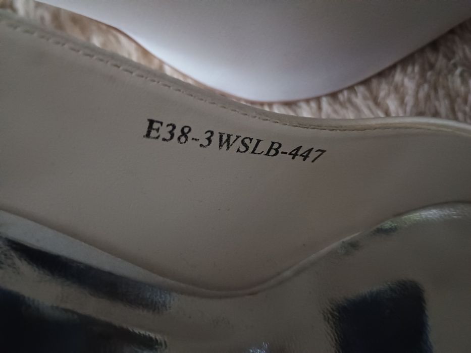 Szpilki buty białe satynowe na szpilce 38