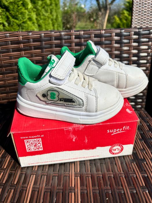 Кеди в новому стані для хлопчика або дівчинки.