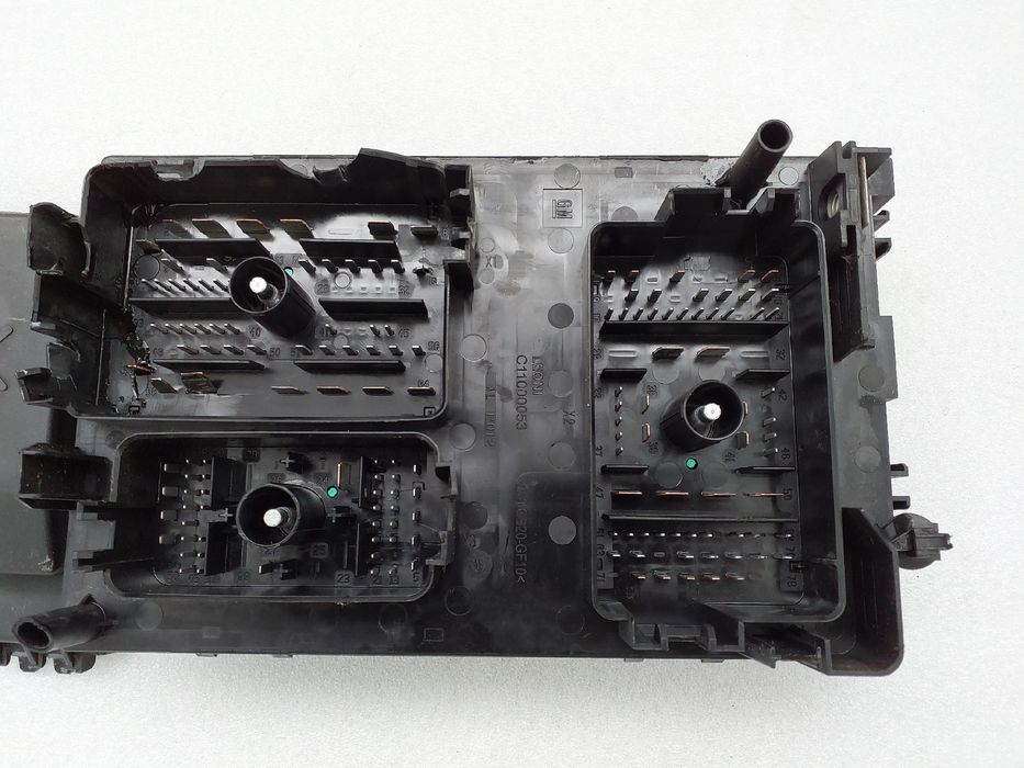 Caixa fusíveis / SAM / BSI OPEL Astra J