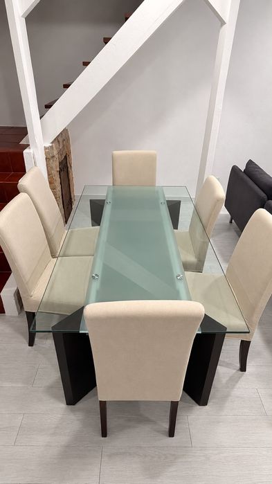 Mesa vidro 6 cadeiras,uma estante nova,só monte e sofá chaise.i