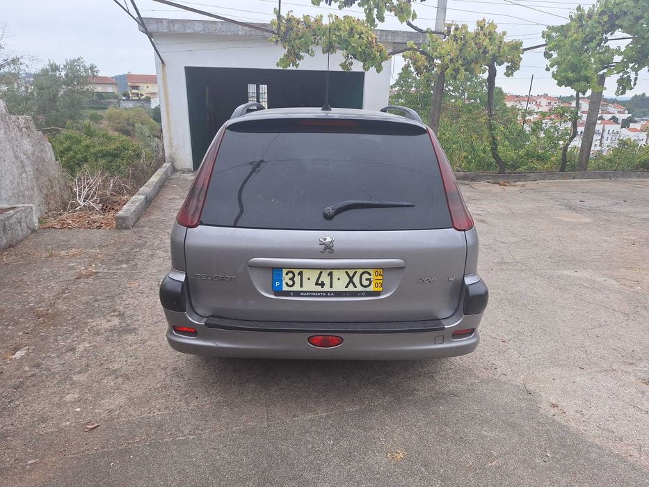 Carrinha citadina, 1.4 HDI , económica, prática, confortável, de fácil condução.
