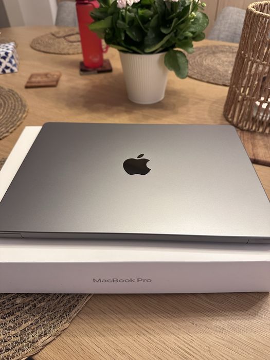 Macbook M2 Pro 16GB ram 1TB dysk 14 cali