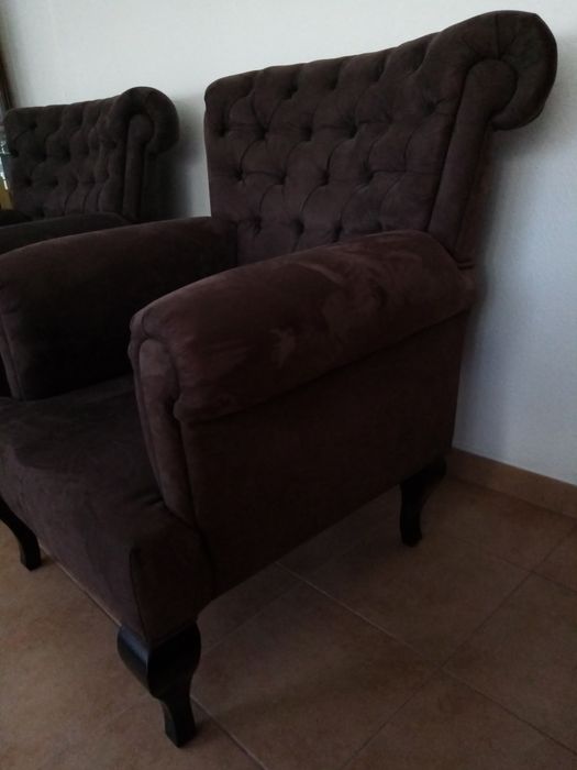 3 sofás, 1 de 3 lugares e 2 de 1 lugar