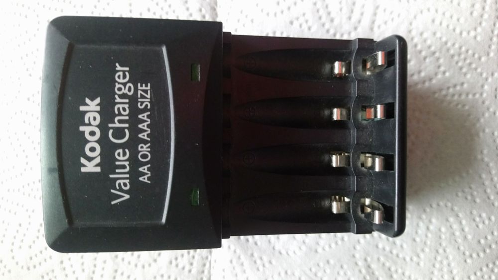 Продам сетевое зарядное устройство "Kodak dak"