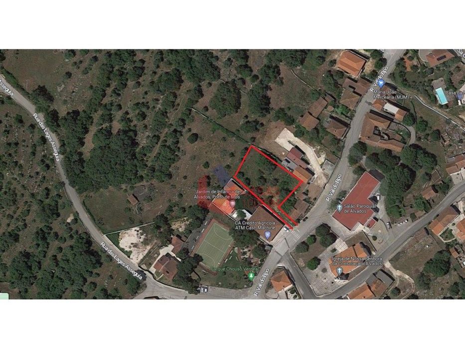 Terreno urbano com 800m2 com licença em aprovação em Alvados, Porto... — Mira de Aire, Leiria