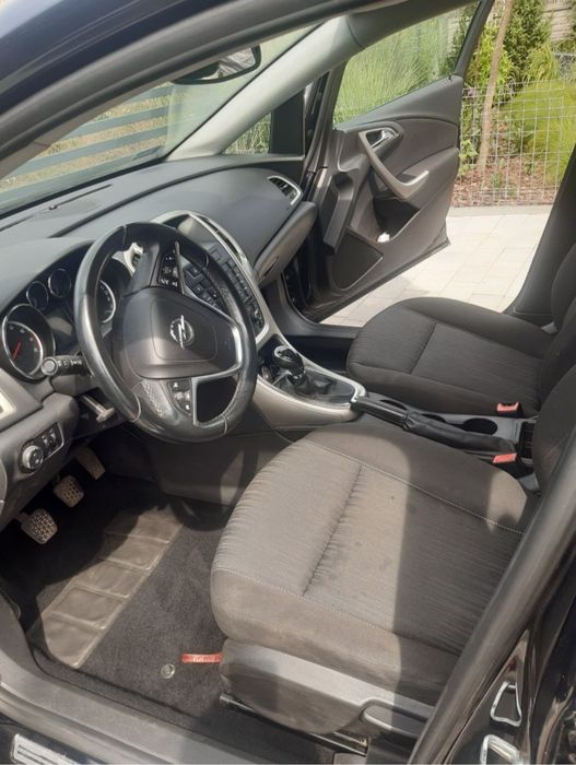 Samochód opel astra j