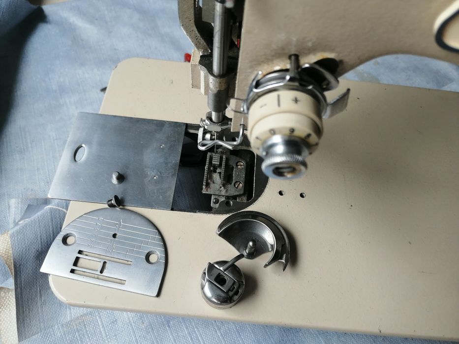 Sprzedam maszynę do szycia Singer ml