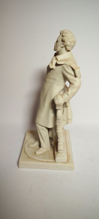 Статуэтка фарфор Пушкин