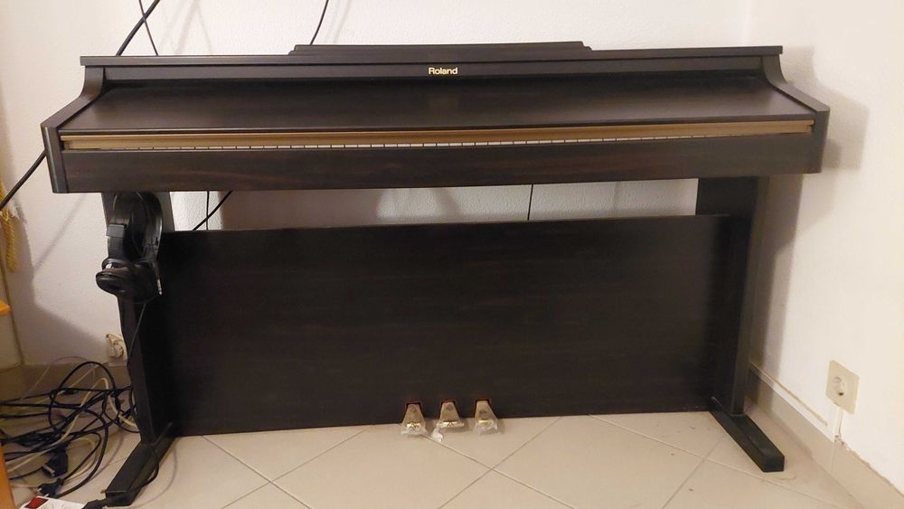 Piano digital Roland HP102e
