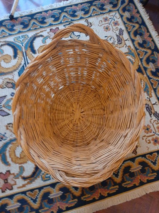 Cesto de verga artesanal