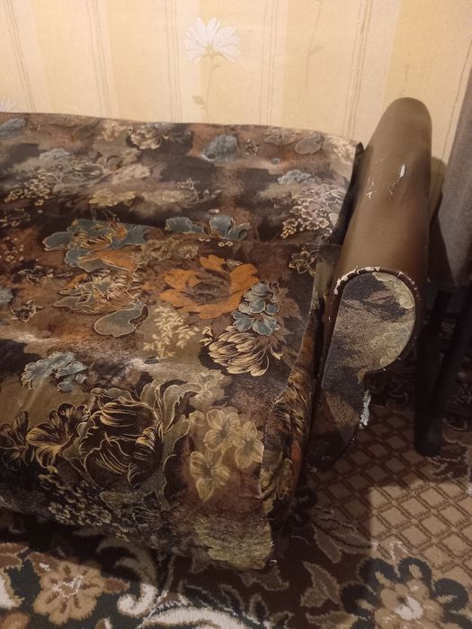 Диван у робочому стані