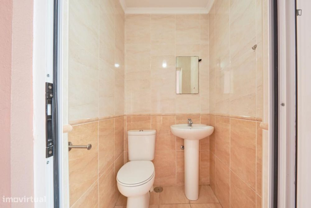 Quarto - localizado em Entrecampos Lisbon