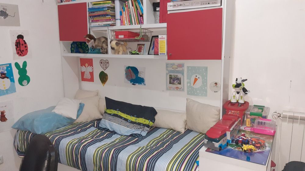 Cama de criança  com estante e 2 gavetas