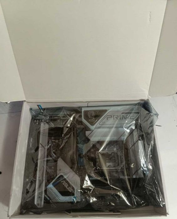 Материнська плата Asus Prime Z690