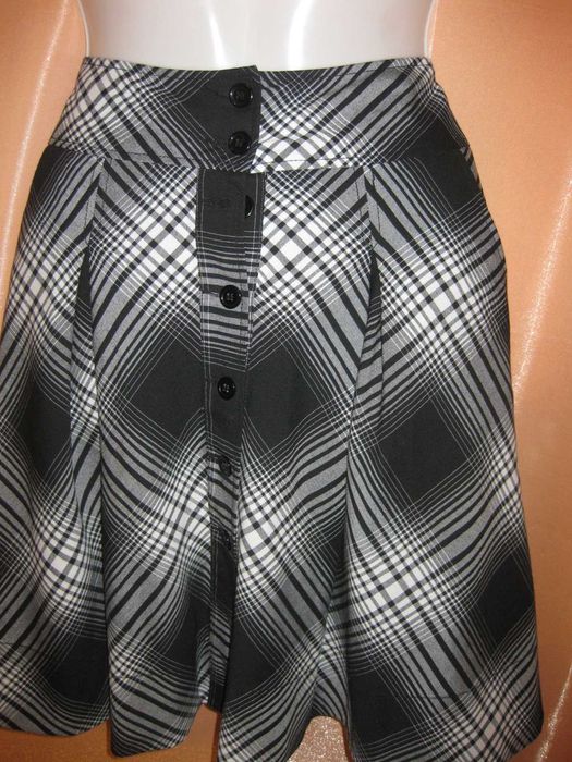 38 H&M модна об'ємна спідниця в клітинку з глибокими карманами юбка