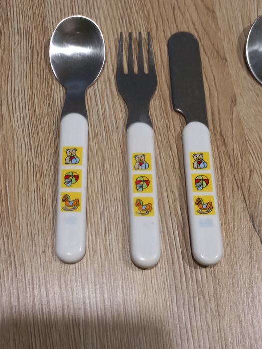 2 zestawy sztućców dla dzieci