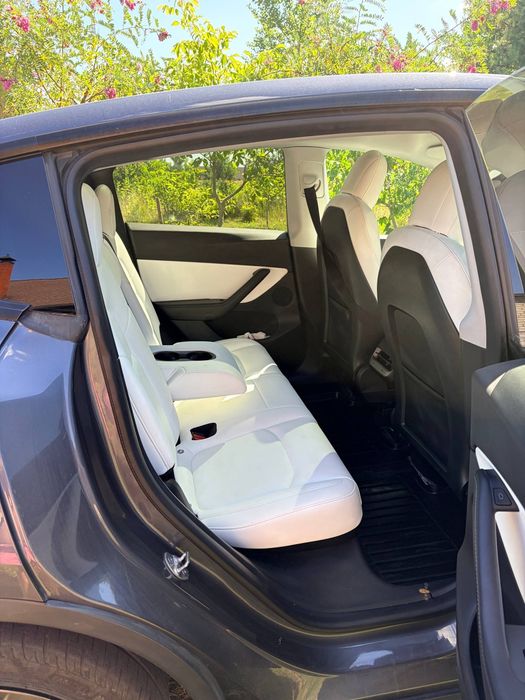 Автомобіль Tesla