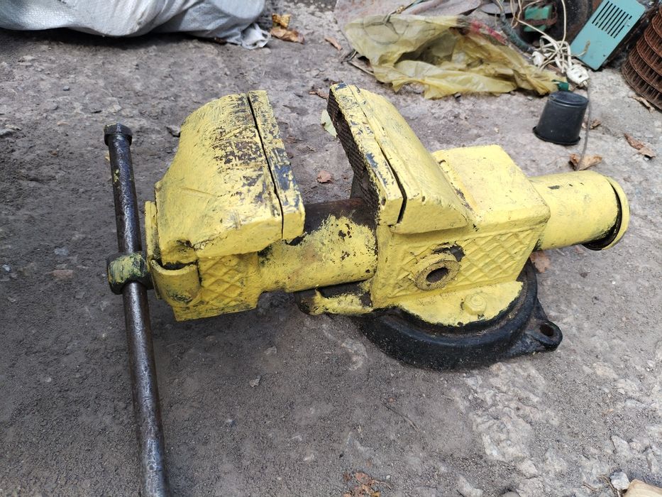 продам тиски  срочно