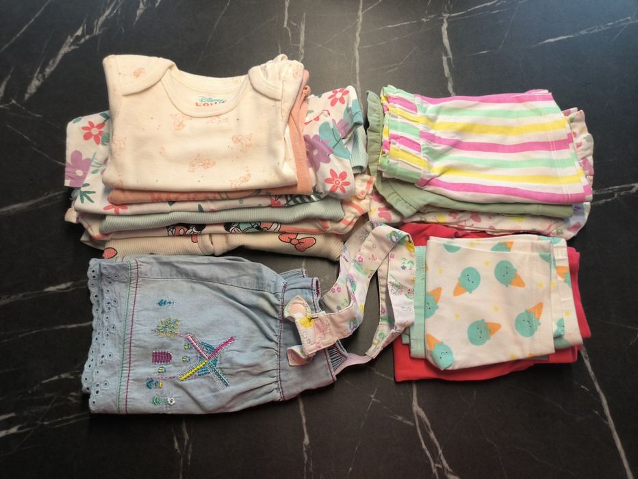 Ubranka letnie dla dziewczynki r. 68 (12 sztuk)