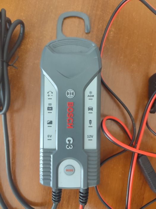 Зарядний пристрій Bosch C3