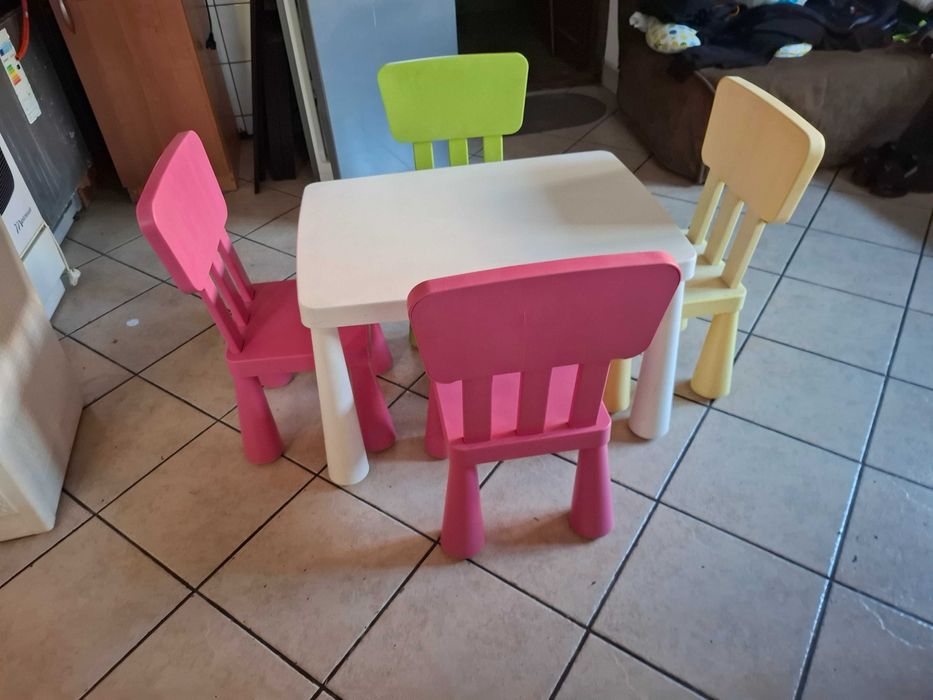 Dziecięcy Stolik+ 4 krzesełka ikea