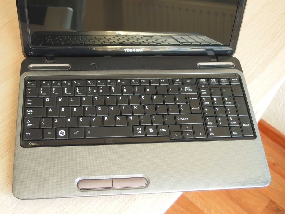 15,6" TOSHIBA L755 intel i5 2,5GHz 8GB RAM 120GB SSD GT-520M ноутбук