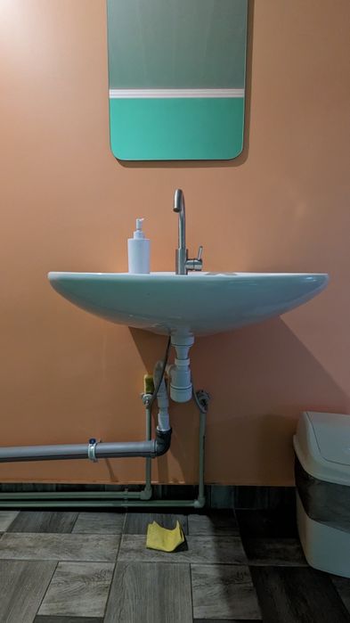 Раковина зі змішувачем