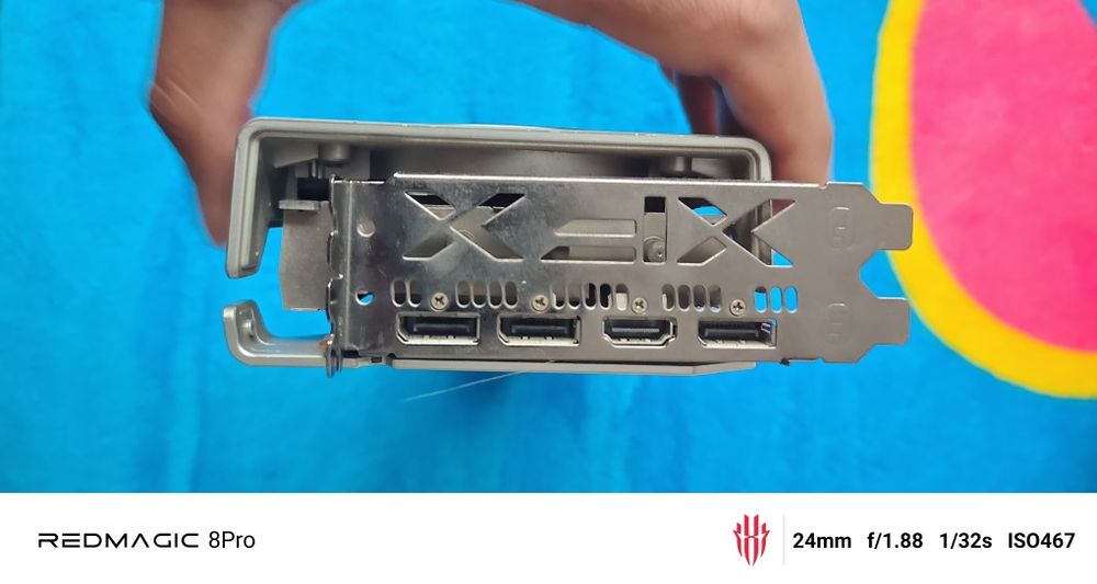 Placa de video XFX Rx 6700 XT triplo fan.