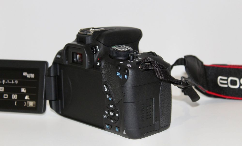 Câmera fotográfica Canon EOS 700D DSLR