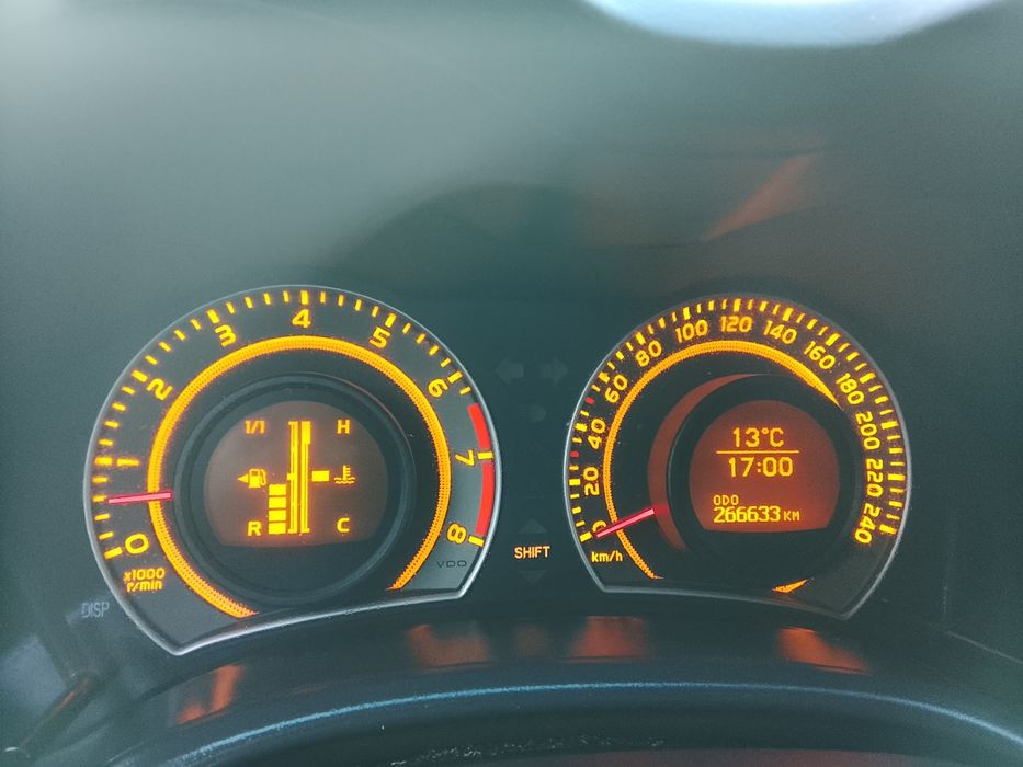 Продаю Toyota в гарному стані, газ, бензин.