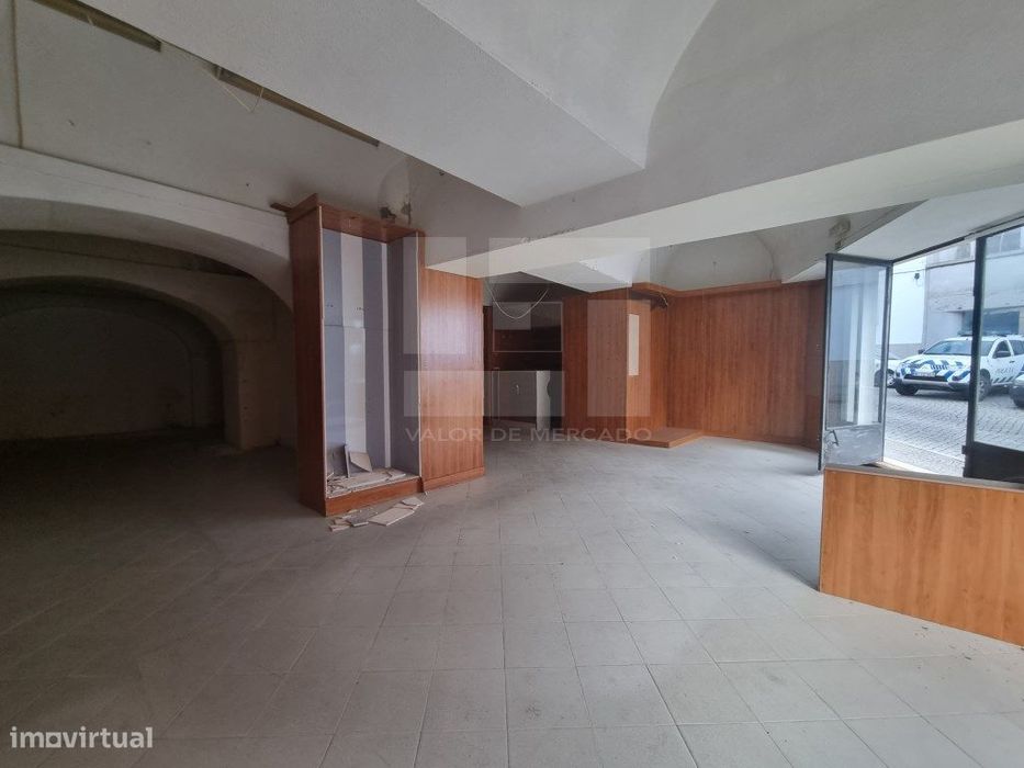 Loja localizada no centro histórico de Elvas.
