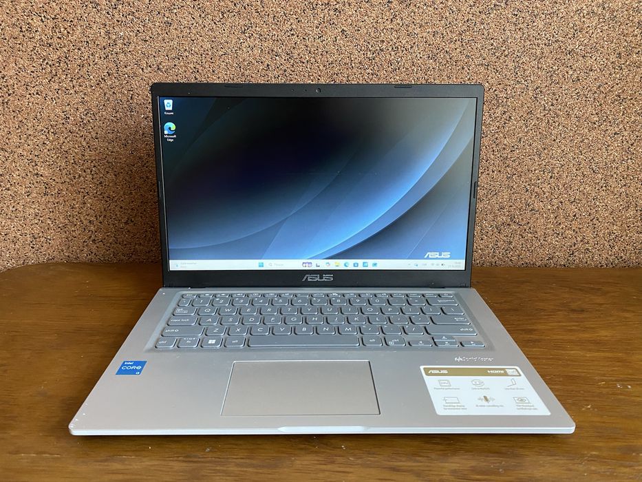 ASUS Vivobook 14". Win 11 Intel Core i3-11 Gen. 128GB SSD. 8GB RAM