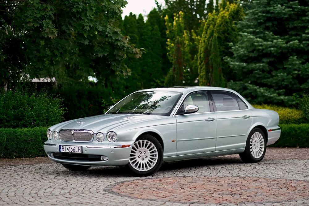 Jaguar XJ